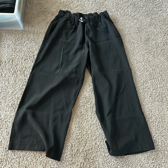 Lululemon on the fly cropped pants - Picture 1 of 3